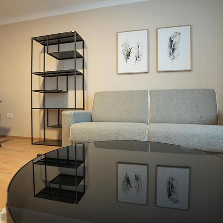 A 2-Bedroom Apartment With A King-Size Bed And A Balcony Is Located Just A 15-Minute Walk From Stephansplatz. Vienna Luaran gambar