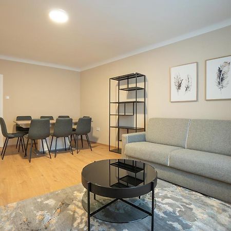 A 2-Bedroom Apartment With A King-Size Bed And A Balcony Is Located Just A 15-Minute Walk From Stephansplatz. Vienna Luaran gambar
