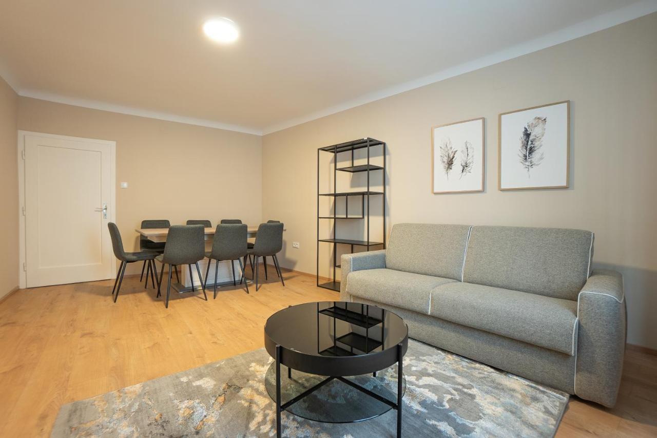 A 2-Bedroom Apartment With A King-Size Bed And A Balcony Is Located Just A 15-Minute Walk From Stephansplatz. Vienna Luaran gambar