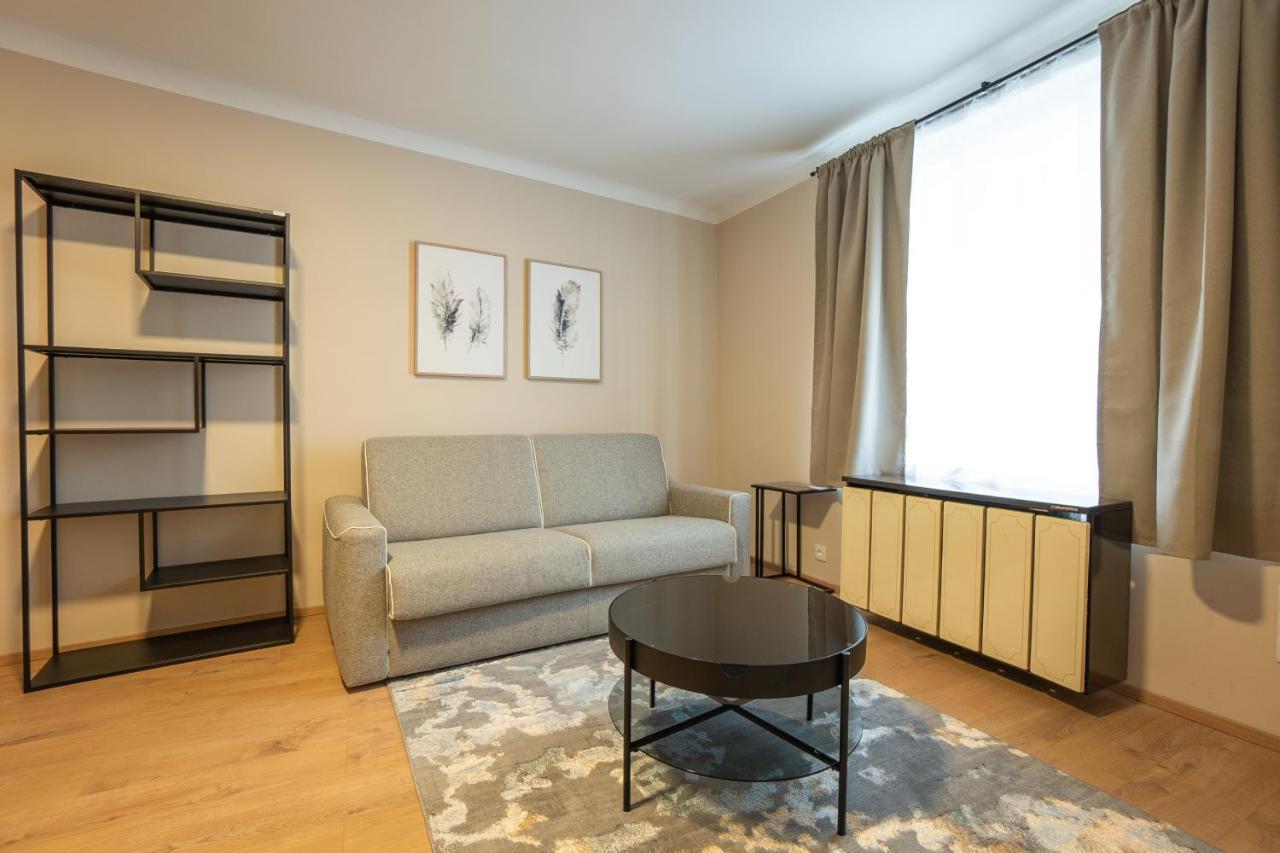 A 2-Bedroom Apartment With A King-Size Bed And A Balcony Is Located Just A 15-Minute Walk From Stephansplatz. Vienna Luaran gambar