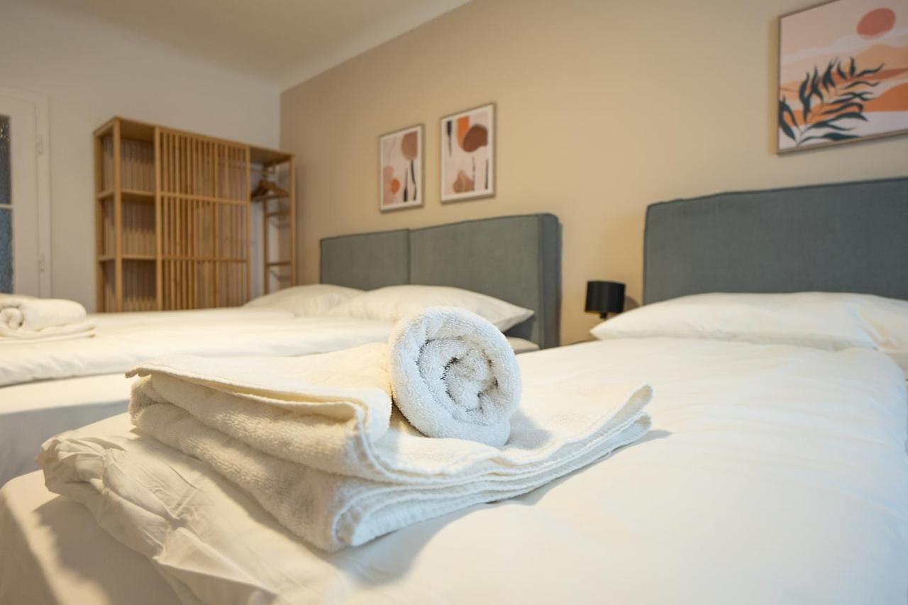 A 2-Bedroom Apartment With A King-Size Bed And A Balcony Is Located Just A 15-Minute Walk From Stephansplatz. Vienna Luaran gambar