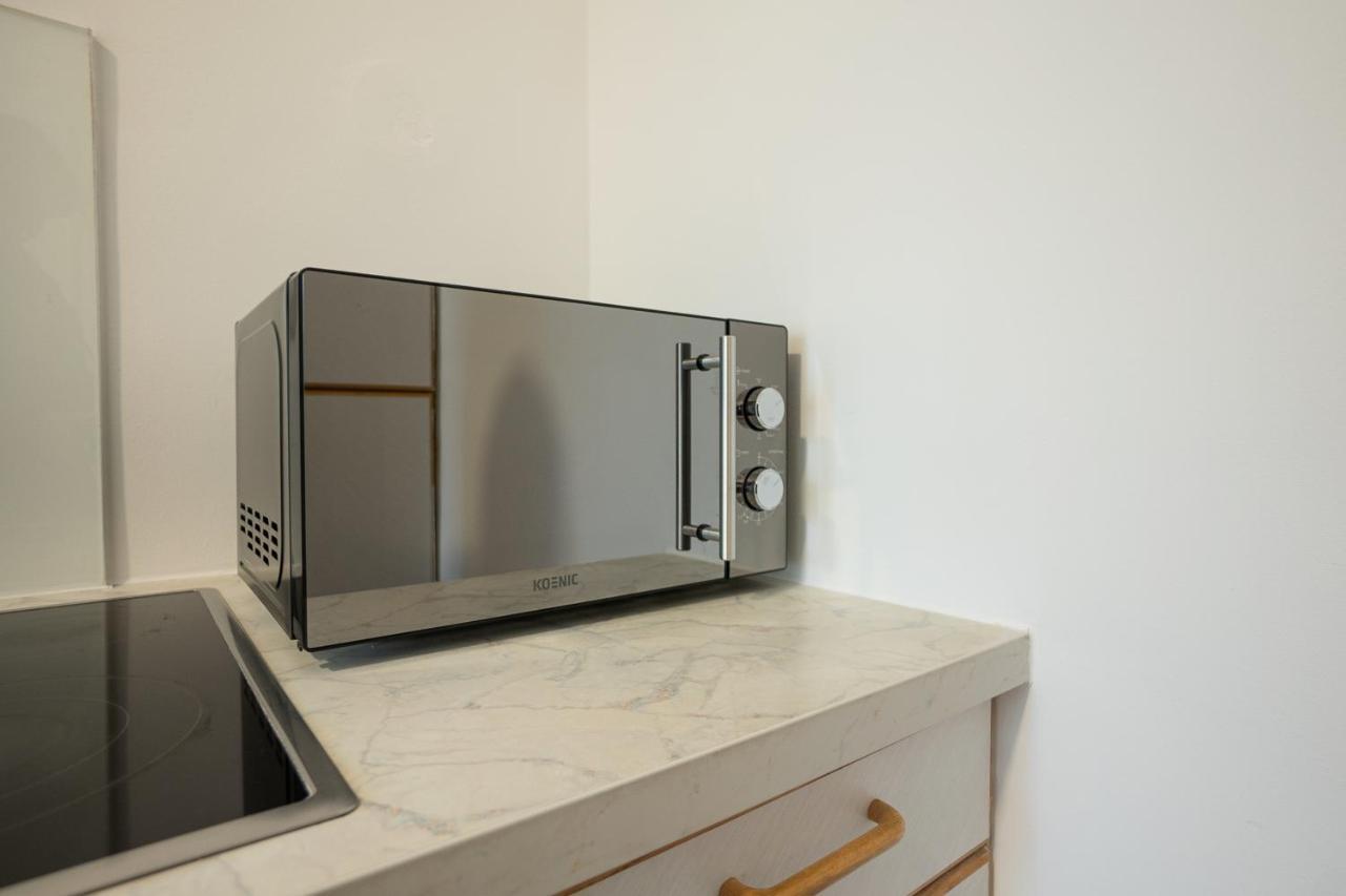 A 2-Bedroom Apartment With A King-Size Bed And A Balcony Is Located Just A 15-Minute Walk From Stephansplatz. Vienna Luaran gambar