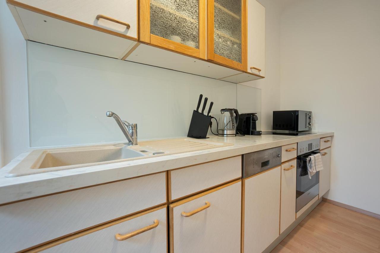 A 2-Bedroom Apartment With A King-Size Bed And A Balcony Is Located Just A 15-Minute Walk From Stephansplatz. Vienna Luaran gambar