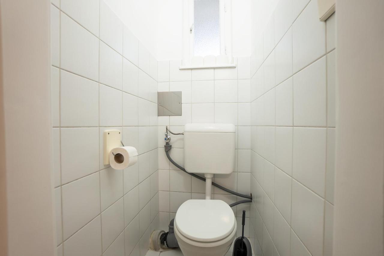 A 2-Bedroom Apartment With A King-Size Bed And A Balcony Is Located Just A 15-Minute Walk From Stephansplatz. Vienna Luaran gambar
