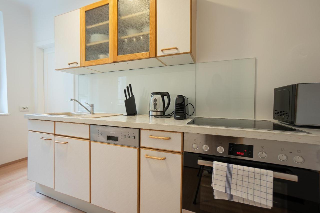 A 2-Bedroom Apartment With A King-Size Bed And A Balcony Is Located Just A 15-Minute Walk From Stephansplatz. Vienna Luaran gambar