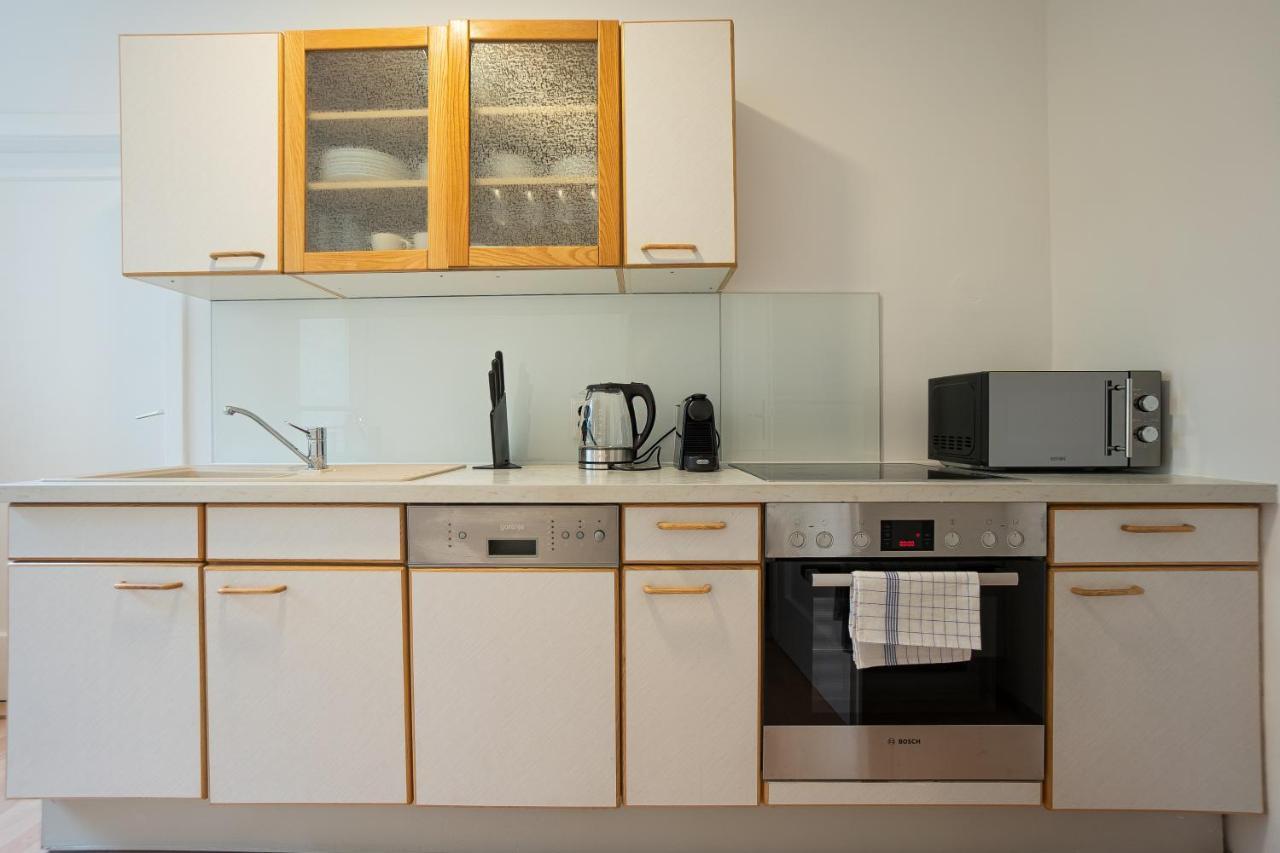 A 2-Bedroom Apartment With A King-Size Bed And A Balcony Is Located Just A 15-Minute Walk From Stephansplatz. Vienna Luaran gambar